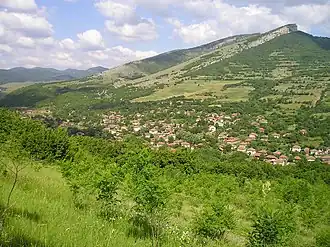 Uitzicht op het dorp Targovisjte