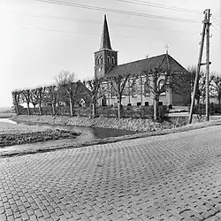 Aanzicht van de kerk (foto uit 1979)