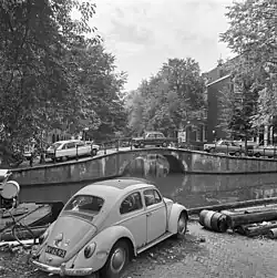 De brug in 1976 met al zoutschade