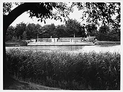 Tuindorpvijver met zwembad