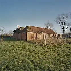 Achterzijde les- en opslagschuur