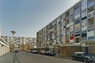 Van Moerkerkenstraat in 2002, met rechts de Kleine en op de achtergrond de Grote Verfdoos