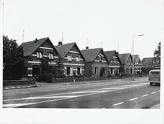 Een huizenrij (nr 128-138) in de Grotestraat in mei 1981 &nbsp;