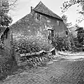De voormalige boerderij is gebouwd omstreeks 1634 (teken in de rechterzijgevel) en wordt thans als woonhuis gebruikt.