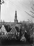 Overzicht uit 1907 van de stadhuistoren met omgeving