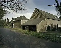 Poortgebouw en schuren