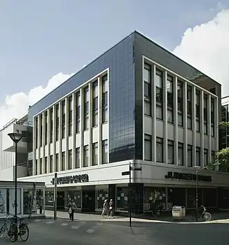 Het Jungerhans-pand en Binnenwegplein in 2007