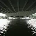 Onderzijde brug