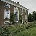 Randelweer. Groninger kop-hals-rompboerderij met bijschuur en stookhok