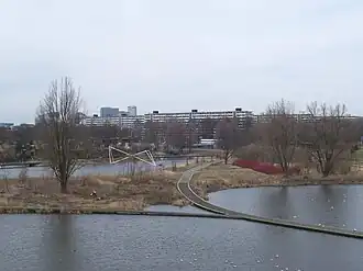 Uitzicht op een nu waterrijk deel van het Nelson Mandelapark vanuit de uitzichttoren.