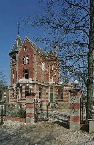 Villa Elise, voor- en rechter zijgevel