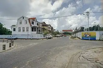 uitzicht op het begin van de Prins Hendrikstraat in 1997, met rechts het Mgr. Aloysius Zichem Sportcentrum