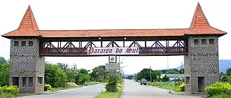 Entree op de hoofdstraat Av. Primeiro de Janeiro in Paraíso do Sul