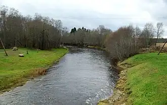 De rivier Põltsamaa bij Kamari