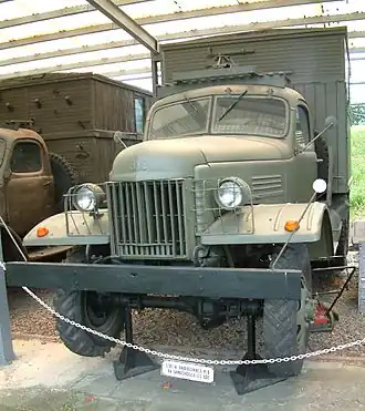 ZIS-151 met radiocabine