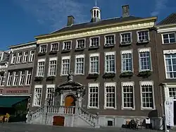 1766-1768: Verbouwing gevel stadhuis van Breda
