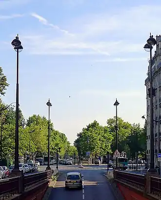 Porte de Courcelles gezien vanaf de avenue Stéphane-Mallarmé