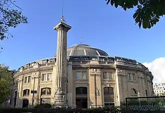 Bourse de Commerce de Paris (2012), voor het bouwwerk de Colonne Médicis
