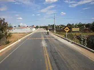 De hoofdweg PB-293 in Belém do Brejo do Cruz