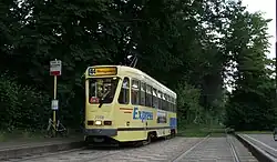2009: Een PCC 7100 tram met het "Express" logo op haar rechterzijde.