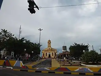 Plein met de katholieke kerk Nossa Senhora de Nazaré in het centrum van Manacapuru