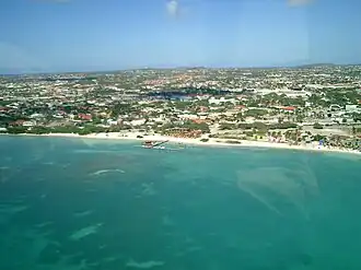 Aan de zuidelijke oever ligt Surfside Beach (2004)