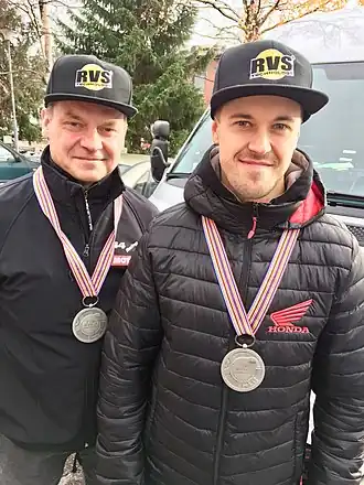 Pekka Päivärinta (links) met Jussi Veräväinen op 20 oktober 2018 na afloop hun eerste gezamenlijke seizoen waarin ze als tweede eindigden