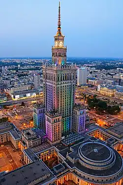 De spits op het Paleis van Cultuur en Wetenschap in Warschau