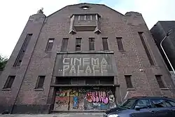 Art-deco-gevel aan de Lage Barakken