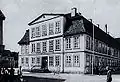 Hertogelijk paleis, foto uit 1920, toen een gedeelte van het paleis als kunstmuseum fungeerde