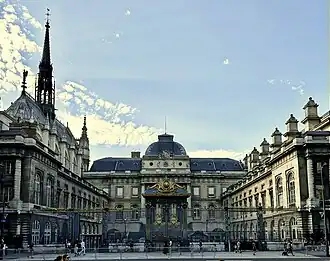 Cour du Mai en Sainte-Chapelle