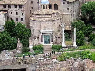 De Tempel van Romulus aan de Via Sacra