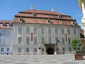 Paleis Brukenthal op de Grote Markt van Sibiu, waarin een deel van het Brukenthalmuseum is ondergebracht