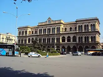 Voorzijde aan het Piazza Giulio Cesare