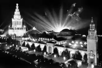 Fel verlicht paviljoen op de Panama–Pacific International Exposition