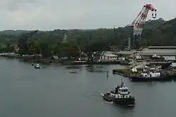 Halverwege het kanaal, Gamboa de werkhaven van de kanaalbeheerder