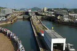 Naderen van de Mirafloressluis