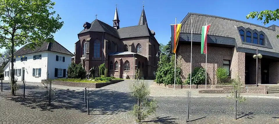Elmpt, kerk en gemeentehuis