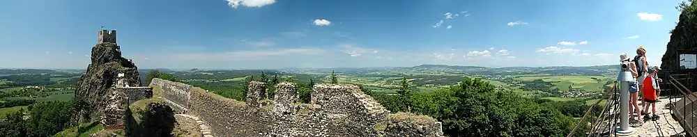 Panorama van kasteel Trosky