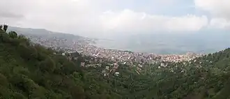 Rize met het stadion (midden)