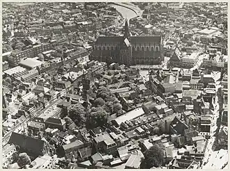 Panorama van de Grote Kerk en omgeving anno 1976