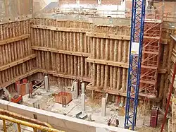 3-voudig verankerde wand met dwarsbalken