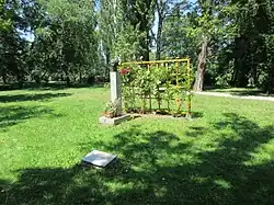 Buste van Horáková in het parkje bij de Heilige Maria Magdalenakerk te Česká Lípa