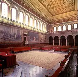 Hal in het historische hoofdgebouw