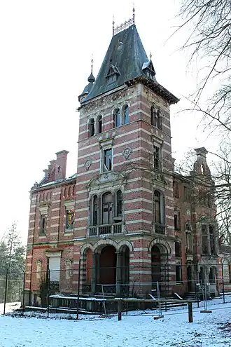 Kasteelruïne in hetTournay-Solvaypark