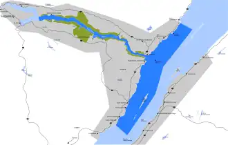 Parken langs de rivier (Marine Park Saguenay–St. Lawrence (blauw) en Nationaal Park Fjord-du-Saguenay (groen)