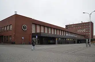 Voorgevel van het station