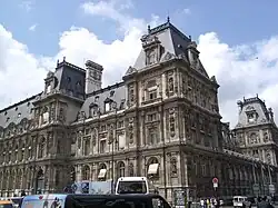 Oost- en noordgevel, vanaf de Rue de Rivoli