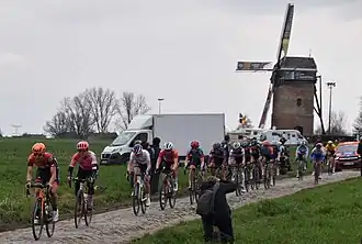 Winnares Jackson (2e van links) in de kopgroep