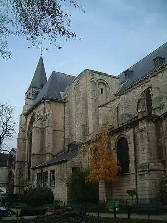 De Église Saint-Germain-des-Prés vanuit het zuiden